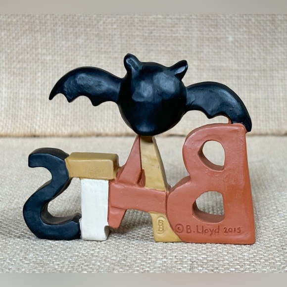 Blossom Bucket B Lloyd Resin Bat Figurine Whimsigoth Vampire Core Halloween - Picture 3 of 8